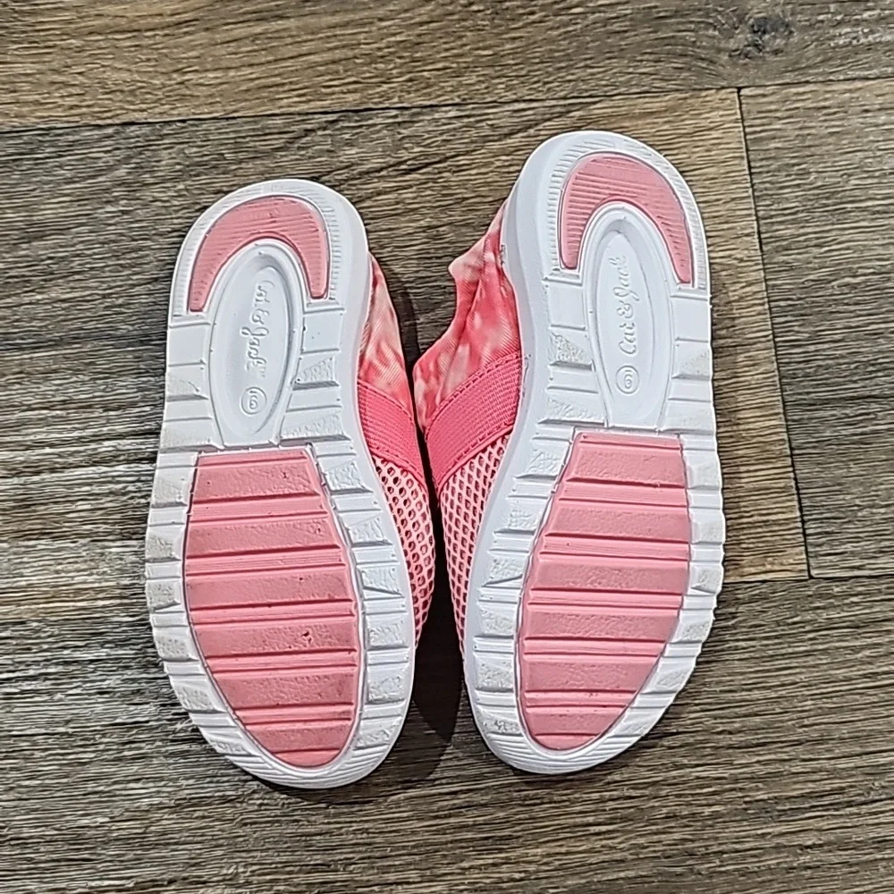 Cat & Jack girls size 9 water shoes